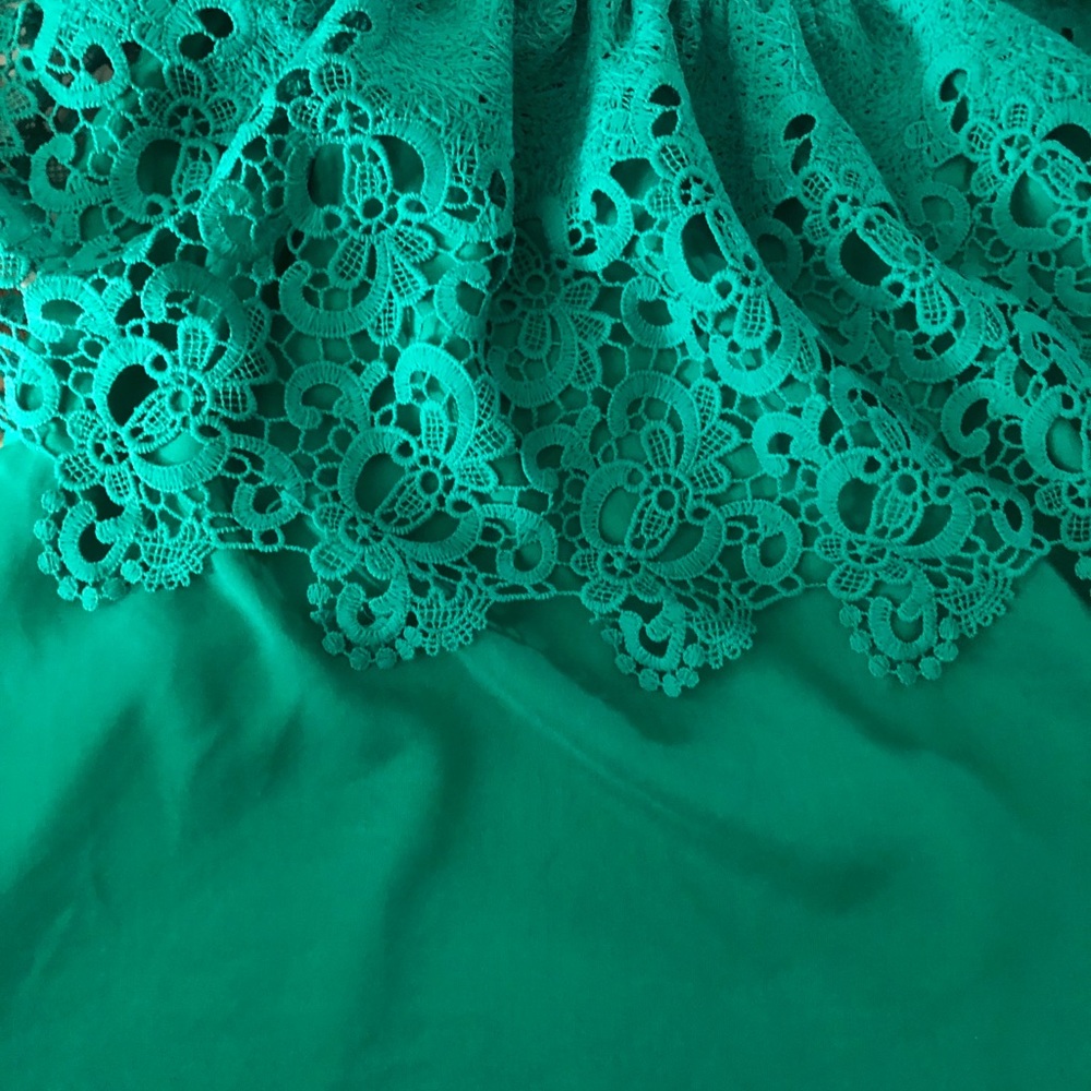 Off the shoulder Kelley green ruffle top, Size M - Picture 4 of 7